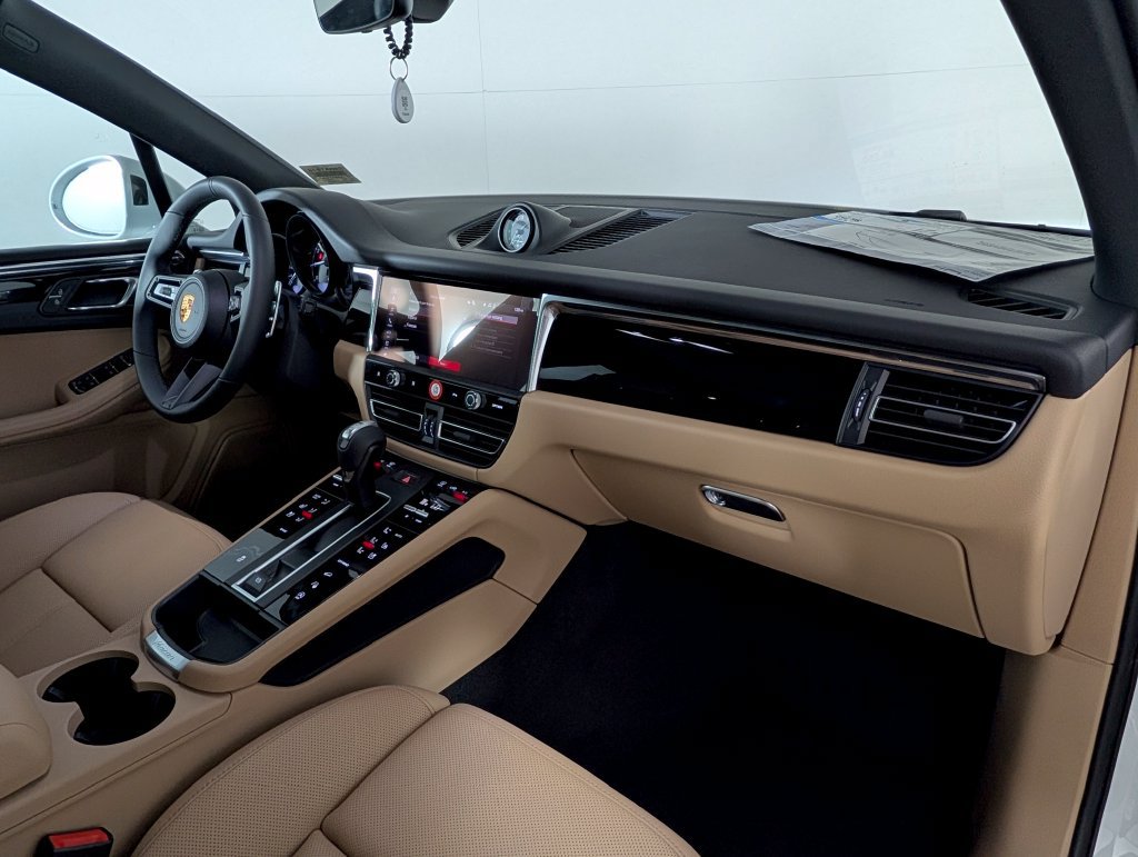 New 2026 Porsche Macan AWD/4WD image 19
