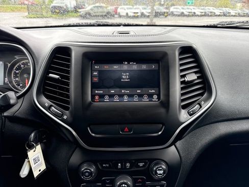 Used 2020 Jeep Cherokee Latitude FWD image 27