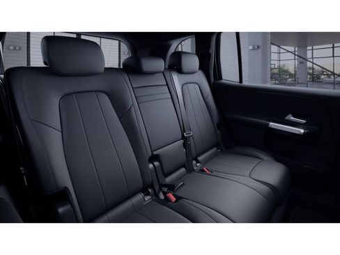 Certified 2023 Mercedes-Benz GLB 250 4MATIC image 5