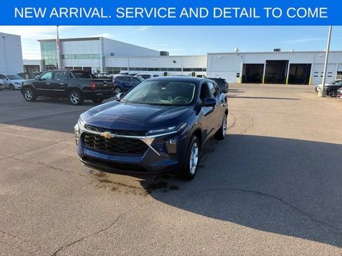 Used 2024 Chevrolet Trax LS w/ LS Convenience Package FWD image 1