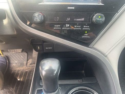 Used 2020 Toyota Camry SE image 14
