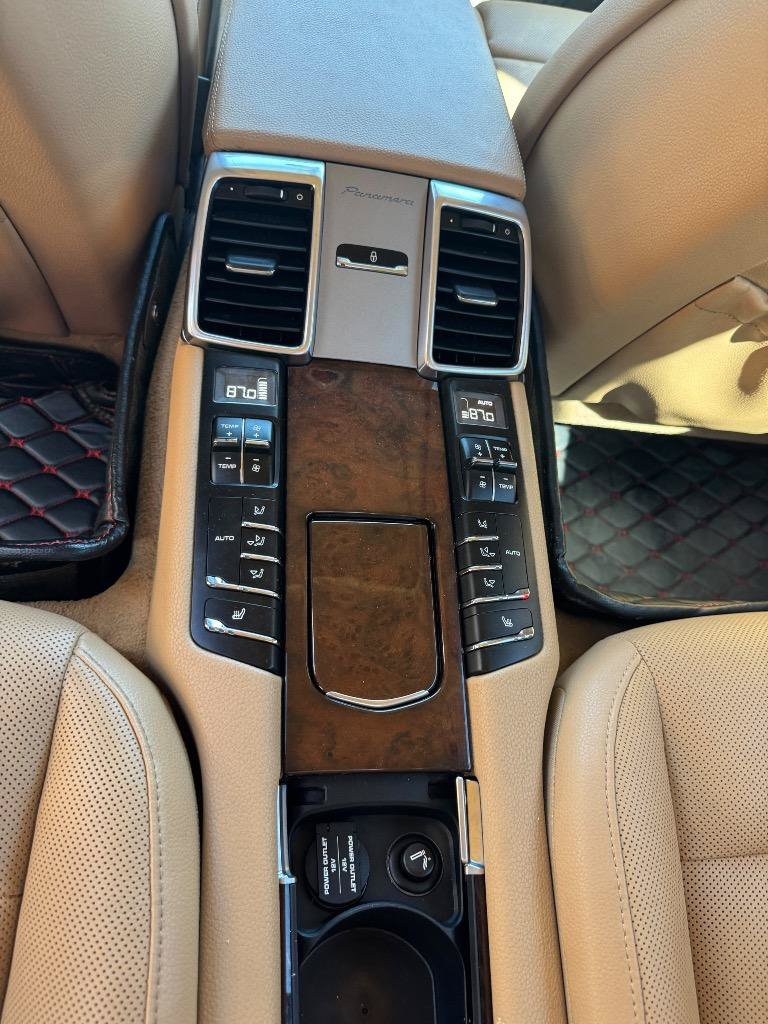 Used 2014 Porsche Panamera 4 AWD/4WD image 20