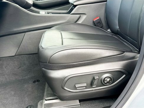 New 2025 Jeep Grand Cherokee Limited w/ Luxury Tech Group II image 22