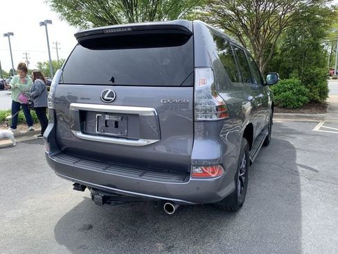 Used 2023 Lexus GX 460 Premium w/ Premium Package image 8