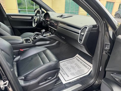 Used 2023 Porsche Cayenne Platinum Edition AWD/4WD image 10