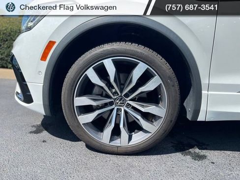 Used 2022 Volkswagen Tiguan SEL R-Line AWD/4WD image 5