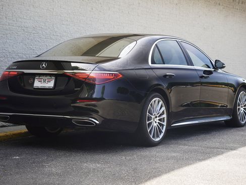 Used 2022 Mercedes-Benz S 500 4MATIC w/ AMG Line Package image 8