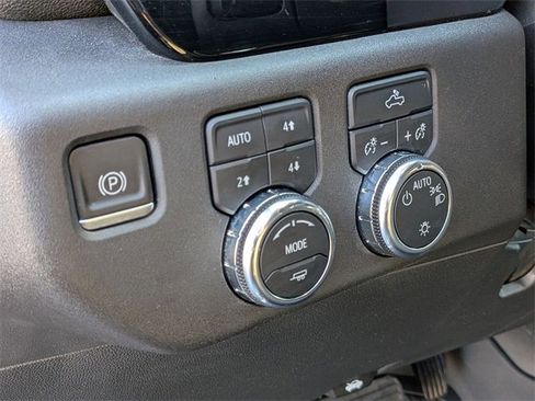 Used 2022 GMC Sierra 1500 SLE image 17