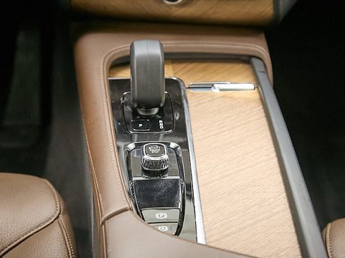 Used 2023 Volvo XC90 B6 Plus w/ Protection Package Premier image 33