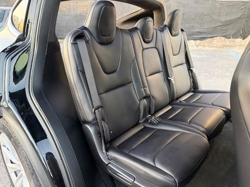 Used 2018 Tesla Model X 75D image 18