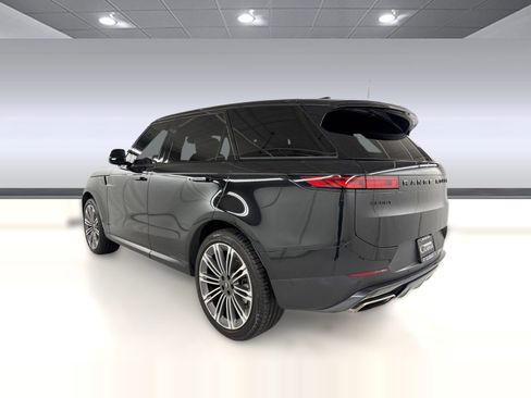 Used 2024 Land Rover Range Rover Sport SE image 3