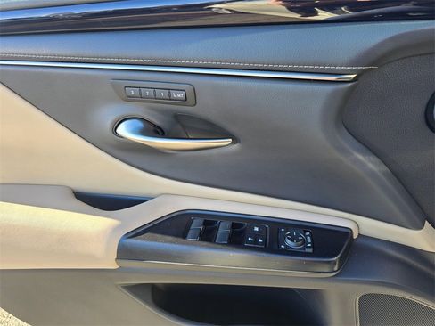 Used 2020 Lexus ES 300h w/ Premium Package image 31