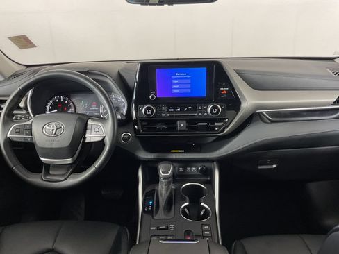 Used 2023 Toyota Highlander XLE AWD/4WD image 16