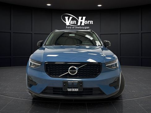 Used 2024 Volvo XC40 B5 Core w/ Protection Package Premier AWD/4WD image 2