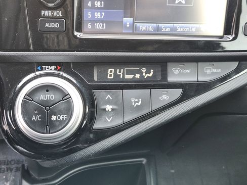 Used 2016 Toyota Prius C Two image 19