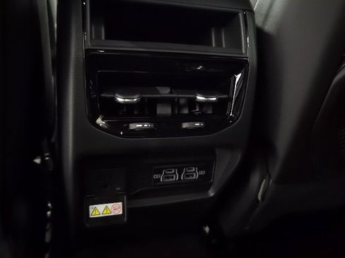 New 2025 Jeep Grand Cherokee Laredo w/ Luxury Tech Group I image 27