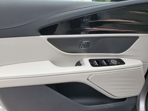 New 2026 Lincoln Nautilus Premier AWD/4WD image 17