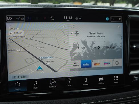 New 2025 Chrysler Pacifica Select w/ Uconnect Theater Family Group image 21