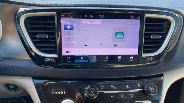 Used 2021 Chrysler Pacifica Touring-L FWD image 15