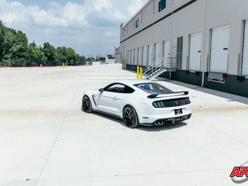 Used 2017 Ford Mustang Shelby GT350R w/ GT350R Equipment Group 920A RWD image 47