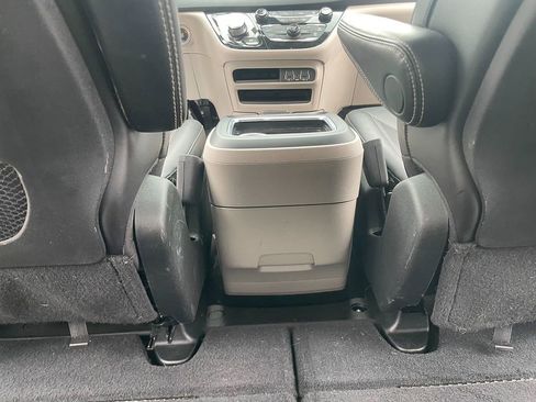 Used 2024 Chrysler Pacifica Touring-L FWD image 28