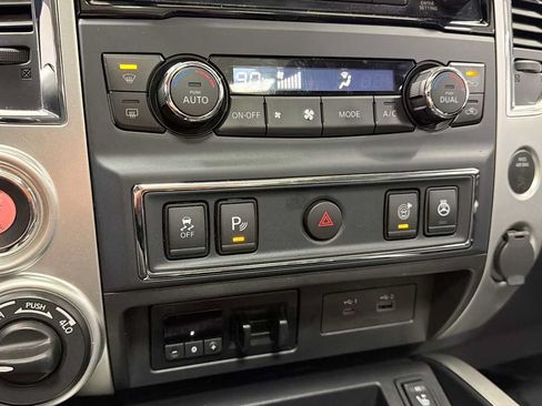 Used 2020 Nissan Titan SL w/ Moonroof Package AWD/4WD image 21