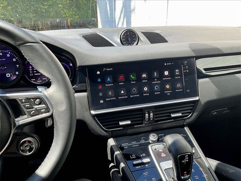 Certified 2023 Porsche Cayenne Coupe image 10