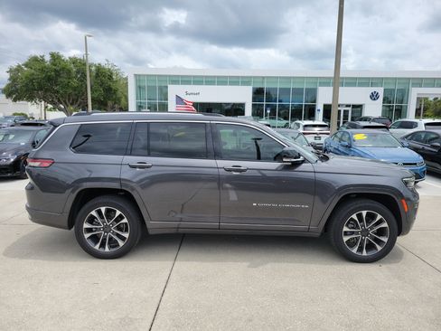 Used 2021 Jeep Grand Cherokee L Overland w/ Luxury Tech Group IV RWD image 3