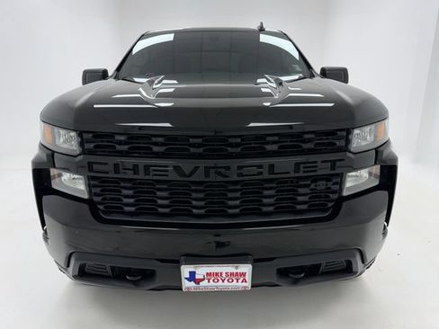 Used 2019 Chevrolet Silverado 1500 Custom w/ Custom Convenience Package AWD/4WD image 3