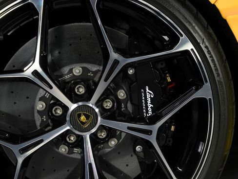 Used 2024 Lamborghini Revuelto AWD/4WD image 18