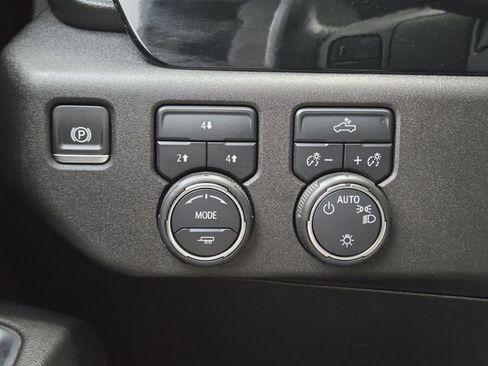 Used 2024 Chevrolet Silverado 2500 LT AWD/4WD image 22