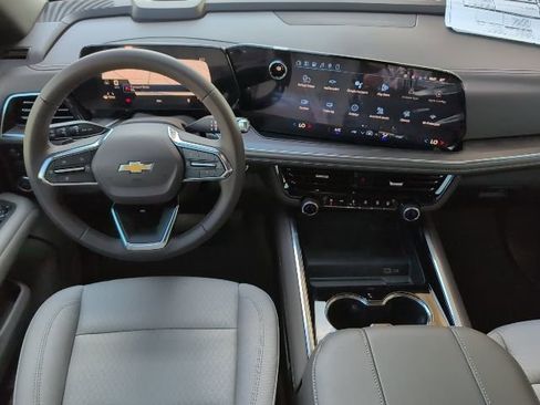 New 2026 Chevrolet Suburban LS image 4