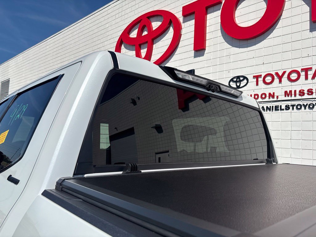 Used 2025 Toyota Tundra Limited AWD/4WD image 35