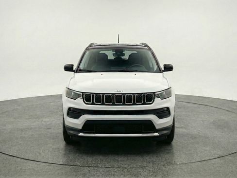 Used 2025 Jeep Compass Limited AWD/4WD image 2
