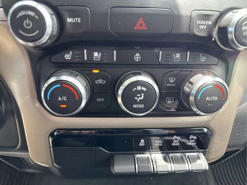 Used 2019 RAM 1500 Laramie AWD/4WD image 36