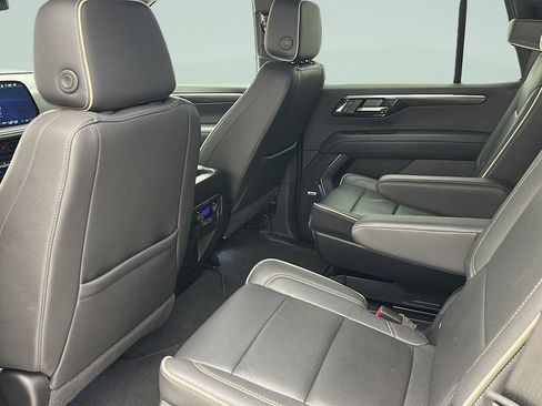 Used 2025 Chevrolet Tahoe Premier AWD/4WD image 10