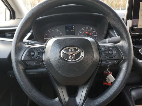 Certified 2025 Toyota Corolla LE image 19