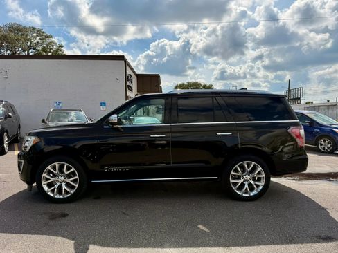 Used 2018 Ford Expedition Platinum AWD/4WD image 2