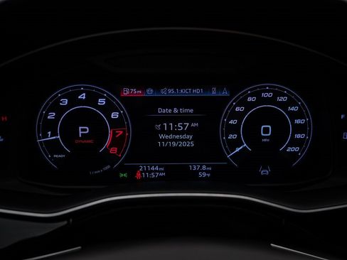 Certified 2024 Audi RS Q8 image 35