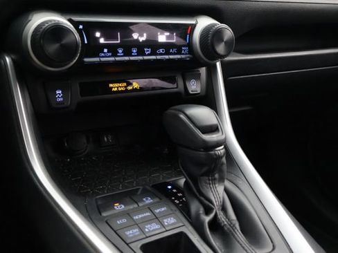 Used 2019 Toyota RAV4 LE image 12