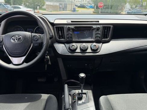 Used 2017 Toyota RAV4 LE AWD/4WD image 21