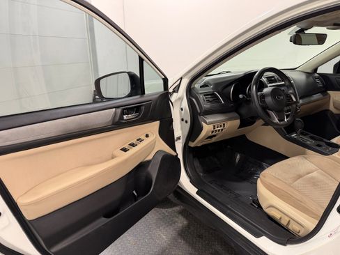 Used 2018 Subaru Outback 2.5i Premium image 3