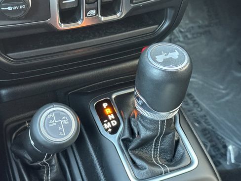 Used 2023 Jeep Wrangler Unlimited Sahara w/ Cold Weather Group AWD/4WD image 23