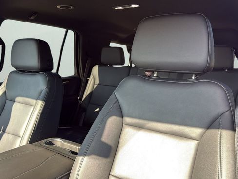 Used 2025 Chevrolet Tahoe LT RWD image 7