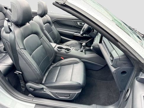Used 2025 Ford Mustang Premium RWD image 33