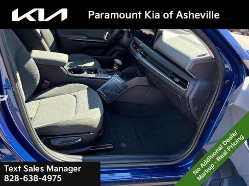 New 2025 Kia K4 LXS image 16