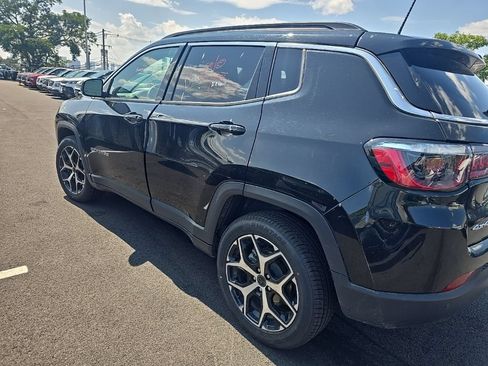 Used 2025 Jeep Compass Limited AWD/4WD image 4