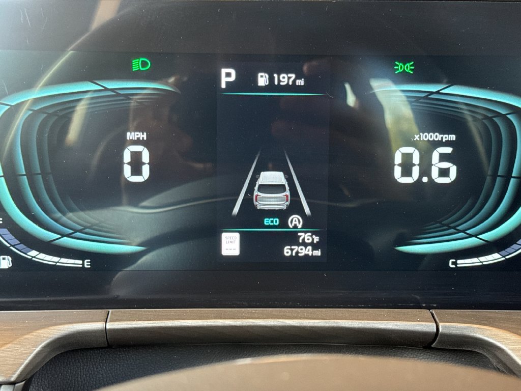 Used 2025 Kia Telluride AWD image 34