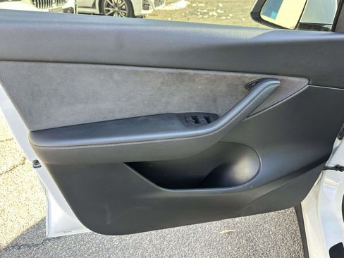 Used 2022 Tesla Model Y Performance image 12