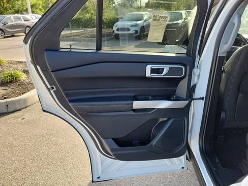 Used 2023 Ford Explorer XLT RWD image 18
